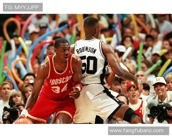 美国足球队球星罗宾逊：从青年才俊到国际赛场的闪耀之星